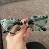 Слънчеви очила Emporio Armani( cat eye), снимка 11 - Слънчеви и диоптрични очила - 36782429