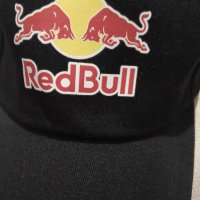 Черна шапка с цветно лого Ред Бул Red Bull, снимка 2 - Аксесоари и консумативи - 38738426