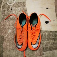 Детски футболни обувки Nike, номер 35,5, идеално запазени. , снимка 1 - Футбол - 43429573