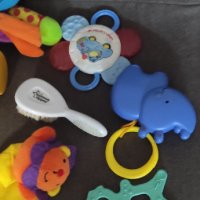 Лот бебешки играчки и четка Tommee tippee , снимка 2 - Дрънкалки и чесалки - 43050128