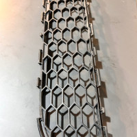 Решетка в предна броня средна за тойота корола версо.53112-0F020, снимка 2 - Аксесоари и консумативи - 44889587