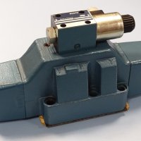 Хидравличен разпределител Bosch 0810 010 952, 0810 091 404 96VDC directional control valve, снимка 1 - Резервни части за машини - 37836095