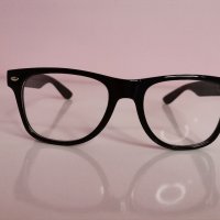 Очила, снимка 1 - Слънчеви и диоптрични очила - 32662202
