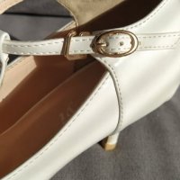 Бели лачени обувки, снимка 10 - Дамски обувки на ток - 28885600