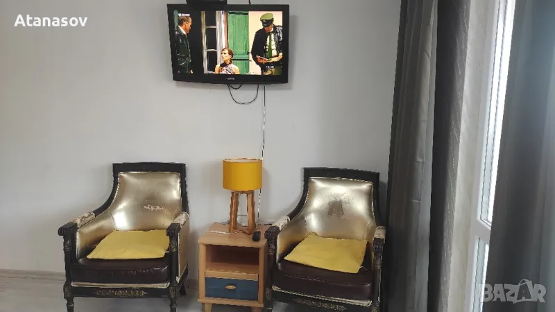 студио за 3-ма с тераса под наем , снимка 1