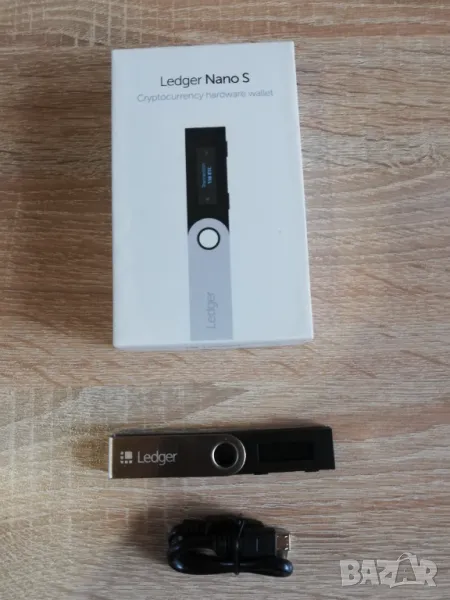 Ledger Nano S хардуерен крипто портфейл, снимка 1