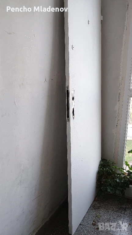 Продавам входна врата от Апартамент , София жк Света Троица , снимка 1