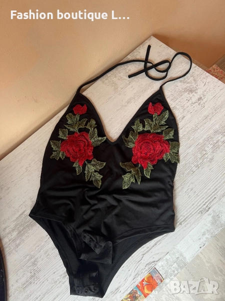 Ново черно дамско боди с червени бродирани червени цветя с листа 🖤, снимка 1