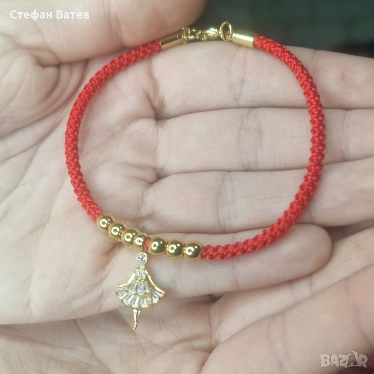 Дамска червена гривна с висулка „Балярина“ от медицинска стомана, снимка 1