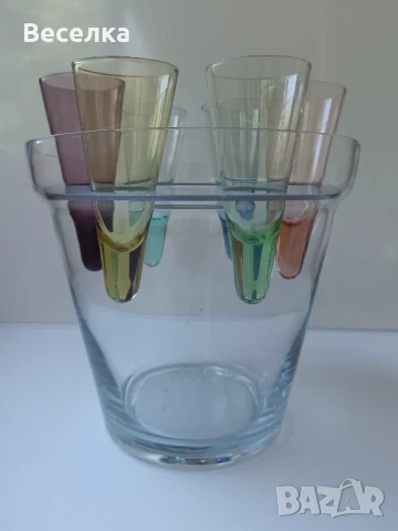Комплект 6 бр цветни чашки за аперитив + кофичка за лед и място за бутилка., снимка 2 - Чаши - 51112686