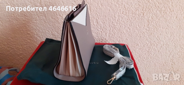 Дамска чантичка, снимка 3 - Чанти - 52355622