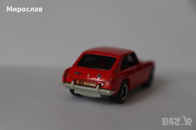 1/64 MATCHBOX MGB GT COUPE КОЛИЧКА МОДЕЛ, снимка 5 - Колекции - 52919228