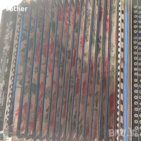 Колекционерски ретро акордеон Maximilien Vichoff, снимка 11 - Акордеони - 51787016