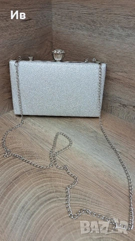Дамска чанта сребърна, снимка 2 - Чанти - 53468243