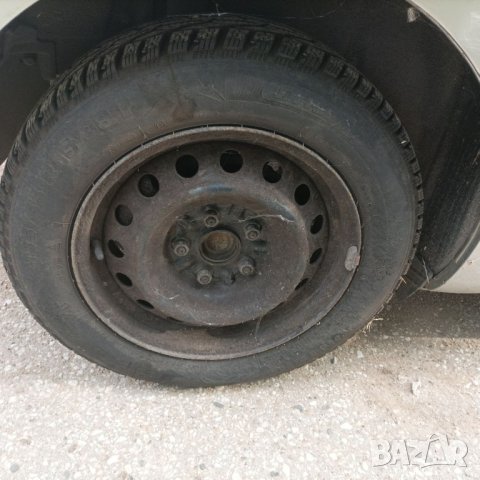 Оригинални метални джанти Тойота Аурис 2009 година зимни гуми Тигър 185/60/15, снимка 3 - Гуми и джанти - 43943942