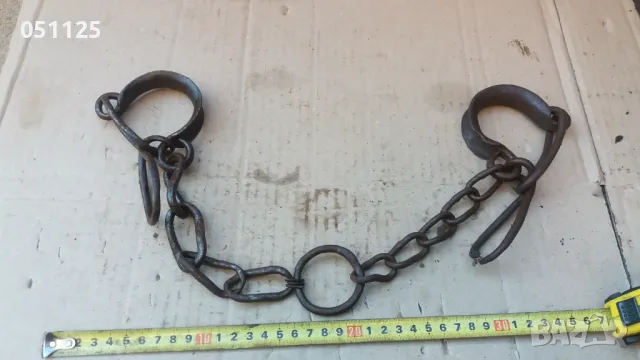 масивни ковани възрожденски окови, белезници, пранги , снимка 2 - Антикварни и старинни предмети - 47906614