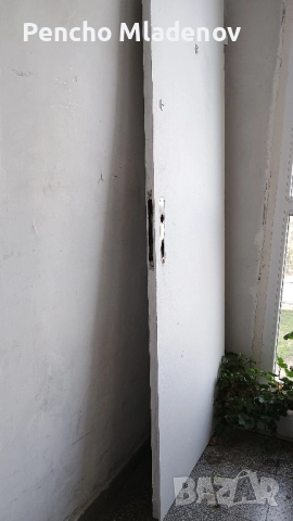 Продавам входна врата от Апартамент , София жк Света Троица 