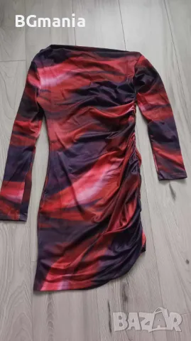 Къса рокля размер М едно рамо дълъг ръкав еластична, снимка 4 - Рокли - 48968445