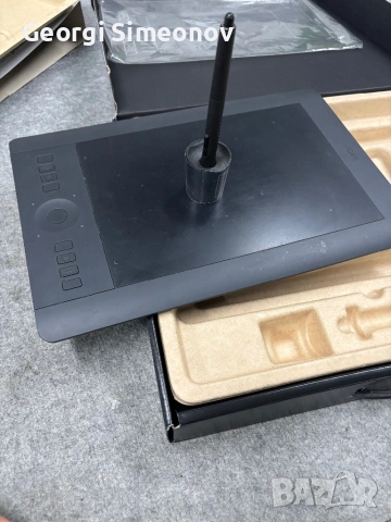  Графичен таблет Wacom Intuos Pro PTH-651-ENES