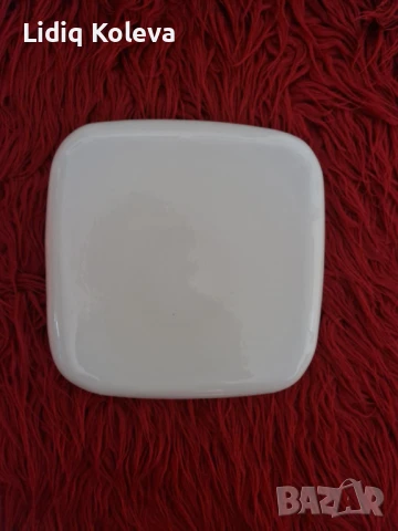 Бяла стъклена плафониера, снимка 2 - Лампи за таван - 50665480