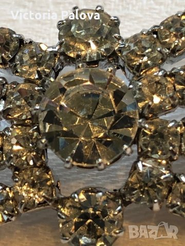 Прекрасна брошка с бели камъни, снимка 2 - Бижутерийни комплекти - 27332944