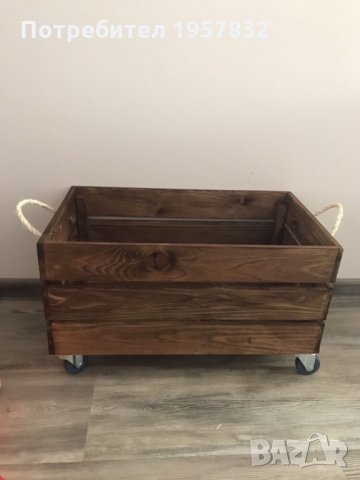 Декоративна дървена щайга с конопени дръжки и колелца в цвят орех