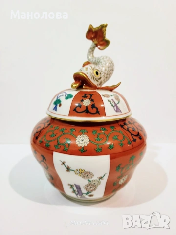 Буркан за бонбони или захарница от фин порцелан Herend  “Red Dynasty” с капак Koi fish., снимка 3 - Колекции - 53195981