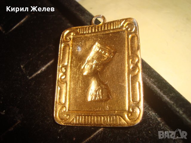 ЕГИПЕТСКИ МЕДАЛЬОН НЕФЕРТИТИ ПОЗЛАТА БРОНЗ ЕМАЙЛ 22810, снимка 2 - Колиета, медальони, синджири - 33423079
