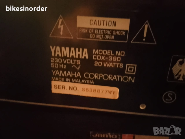 Yamaha CDX 390 безупречен CD плейър 