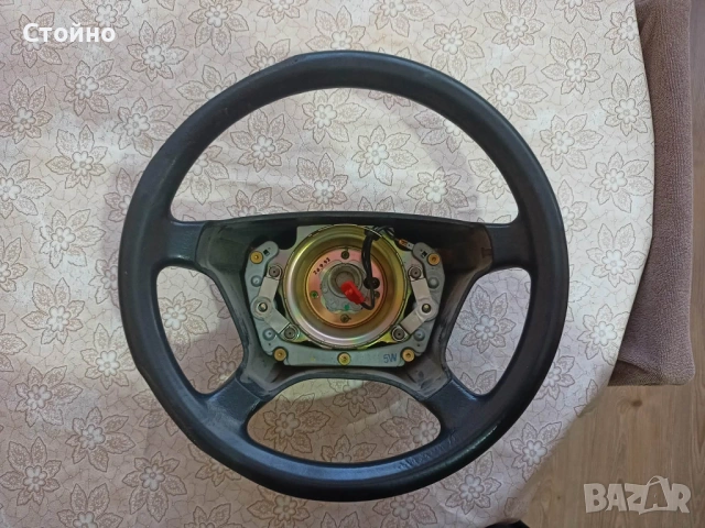 Продава се оригинален гумен волан за Мерцедес W124