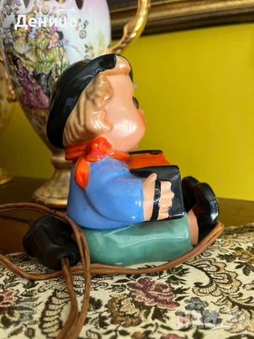 Винтидж лампа-фигурка Hummel на момченце свирещо на акордеон.  , снимка 4 - Антикварни и старинни предмети - 51290483