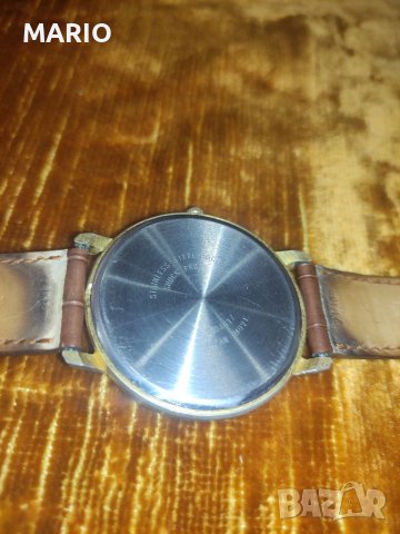 Продавам часовник , снимка 3 - Дамски - 23897117