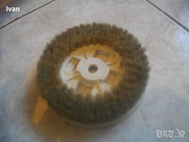 СССР/Руска Електрическа Машина За Полиране/ Почистване Паркет-Отлична-1966г-109см-8,0кг-3 Глави-ЭПМ2, снимка 17 - Полирмашини - 43466958