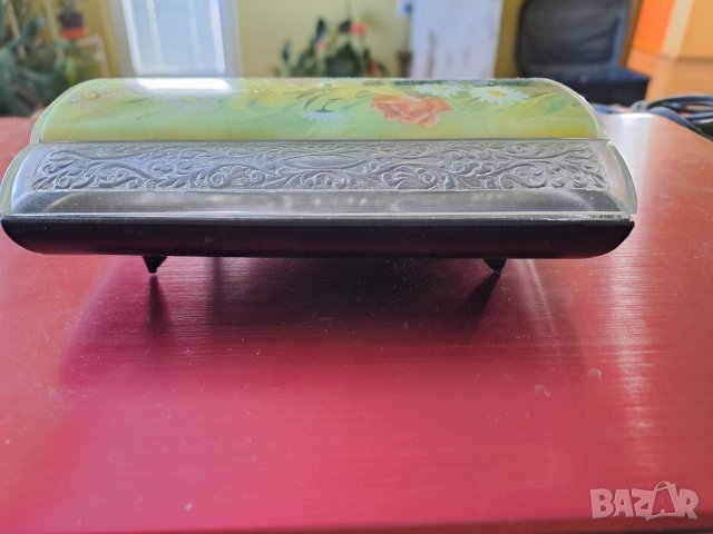 Старинна цветна кутийка с капаче, снимка 2 - Кутии за съхранение - 42948274