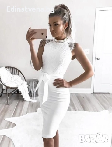 Дамска бяла елегантна рокля с дантелена горна част и колан