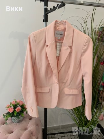 Дамско сако, снимка 4 - Сака - 43951779