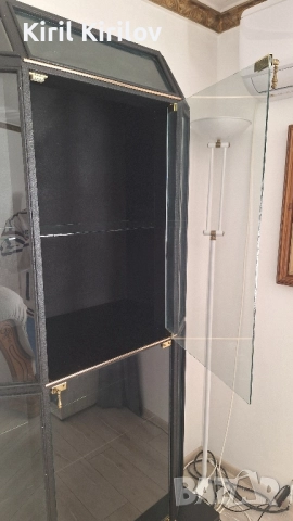 Подарявам-Холова витрина с голямо долно чекмедже, снимка 2 - Шкафове - 52373259