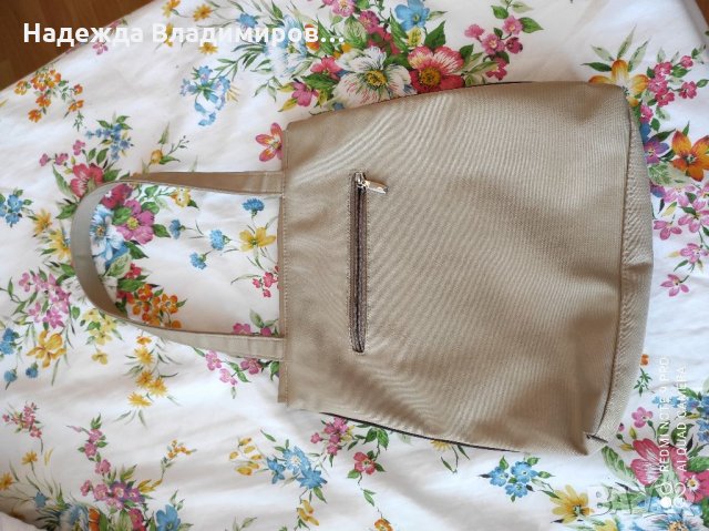 Дамска чанта, снимка 2 - Чанти - 32314644