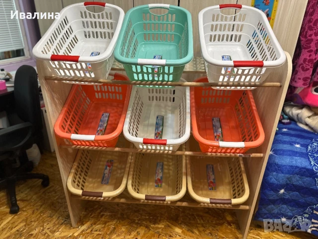 Етажерка за играчки