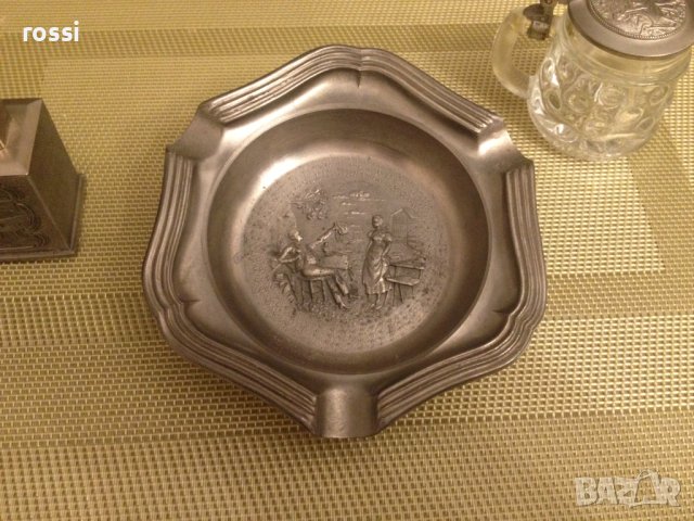 Старинен немски пепелник от калай серия Lindenwirthin нов 