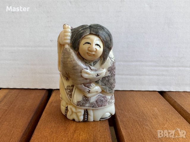 Японска фигура Нецуке от слонова кост с ръчна резба и подпис