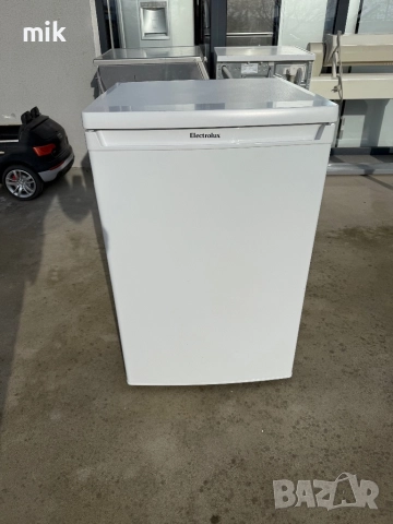 Малък хладилник с камера Електролукс, снимка 9 - Хладилници - 52627107