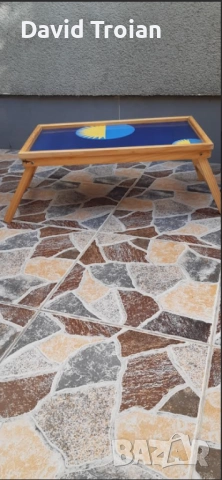 Маса за легло