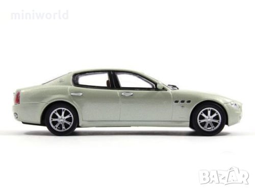 Maserati Quattroporte GTS ( pearl-silver ) - мащаб 1:43 на IXO/Altaya нов в PVC дисплей-кейс, снимка 4 - Колекции - 26737206