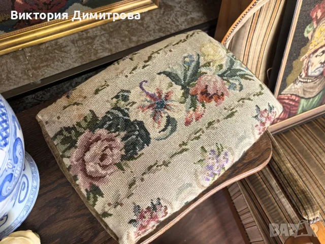 Винтидж табуретка за крака , снимка 4 - Дивани и мека мебел - 49282567