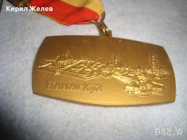 1979г. - ХАНАУ 1632г. ПОЗЛАТЕН БРОНЗОВ ПАМЕТЕН НЕМСКИ МЕДАЛ ИСТОРИЧЕСКИ с ЛЕНТА и НОСАЧ 30652, снимка 10 - Антикварни и старинни предмети - 38026215
