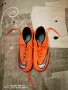 Детски футболни обувки Nike, номер 35,5, идеално запазени. 