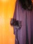 Елегантна пелерина в черен цвят и обточена с пухче от еко косъм. , снимка 2