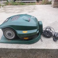 Продавам напълно автоматичен тревен робот , снимка 1 - Градинска техника - 26709037