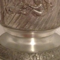 Немска старинна чаша на столче от калай 250 мл. забавни кръчмарски сцени, снимка 6 - Други ценни предмети - 43186312